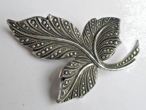 Ancienne broche feuille