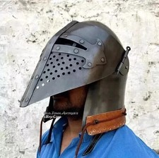 Ancien casque de chevalier