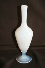 Vase soliflore en opaline