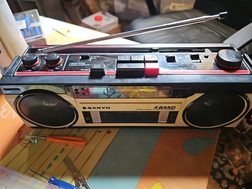 Radio cassette rare sanyo - radio,