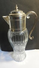 ANCIENNE VERSEUSE AIGUIERE BROC EN VERRE MONTURE EN METAL ARGENTE OU CHROMÉ