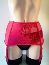 AUBADE SERRE TAILLE / PORTE JARRETELLE TAILLE L COULEUR ROUGE REF 4452