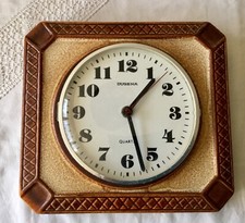 Pendule murale Dugena en faïence 