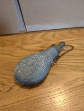 Ancienne Poire a Poudre Décor Scène de Chasse