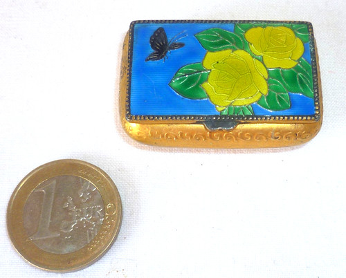 Petite boite pilules - À,