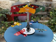 Manège avions tôle mecanique AD 1940 avec Boîte d’origine 40cm