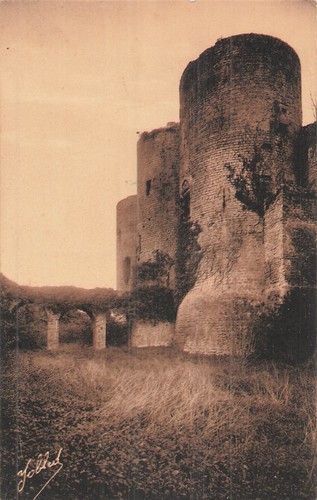 Villandraut ruines du - ruines,