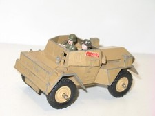 BRITAINS, blindé scout car sable militaire avec 2 soldats
