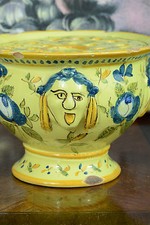 BELLE ET ANCIENNE FAIENCE MARTRES MONTPELLIER PIQUE FLEURS JAUNE GROTESQUE 
