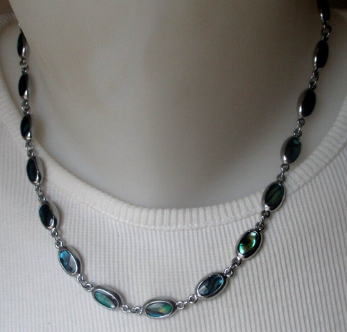 Elégant collier couleur
