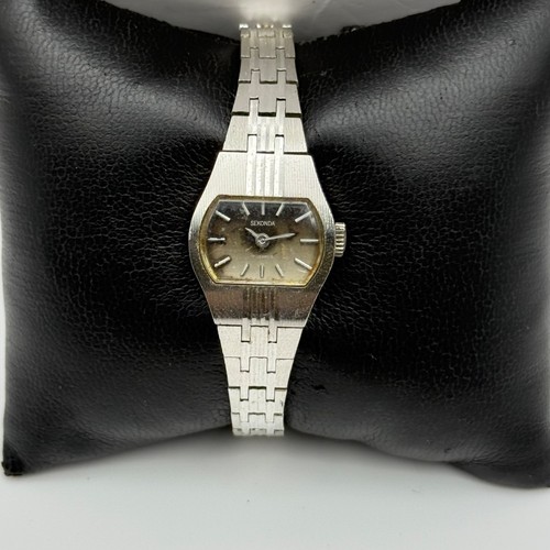 Montre manuelle vintage - montre,