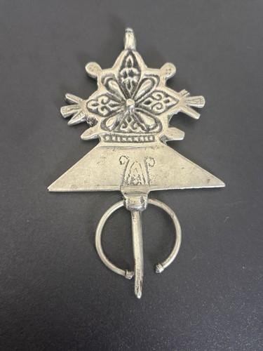 Broche fibule pendentif - ,