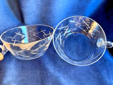 DEUX coupelles à Punch ou verres en cristal très fin taillé 