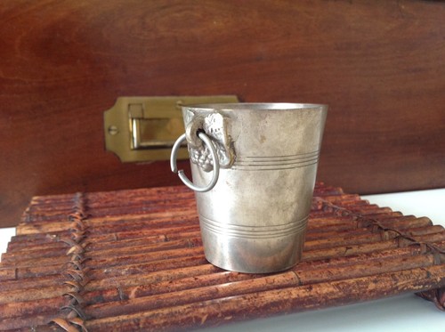 Jolie ancienne timbale - , en