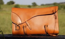 CHRISTIAN DIOR Tawny saddle shoulder bag (mint cond) / Sac à main épaule fauve