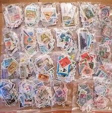 LOT (C) 2500 TIMBRES DU MONDE