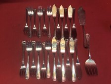 12 COUTEAUX 12 FOURCHETTES +2
