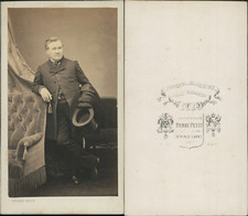 Pierre Petit, Paris, homme au chapeau Vintage albumen print, cdv. CDV, tirag