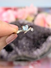 Bague en or blanc ornée d'une