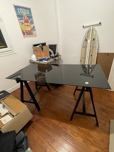 Table verre sur tréteaux - en,