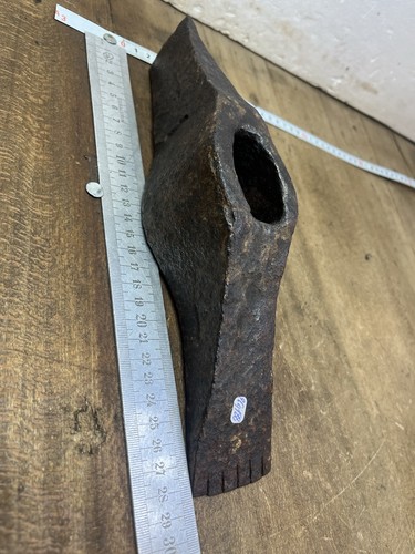 Outil ancien marteau - marteau, taillant