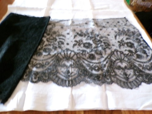 Dentelle ancienne chantilly