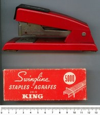 Ancienne Agrafeuse métal SWINGLINE N° 77 + boite d’agrafes KING 26/6
