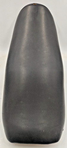 Selle présente petit - (présente,