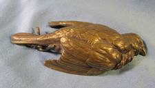 Presse papier  en bronze  oiseau  mort moineau signé" H.Rischmann " ca 1920