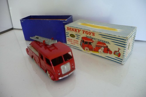 Dinky toys fire truck berliet - dinky,
