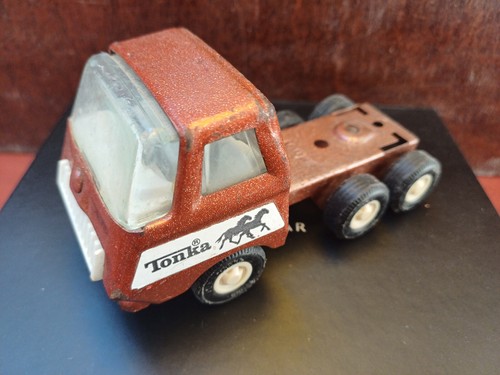 Ancien petit camion remorque