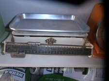 1 petite balance de ménage