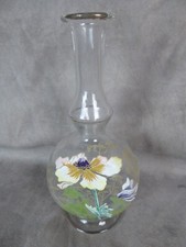 BELLE CARAFE ART NOUVEAU, en verre soufflé et émaillé.