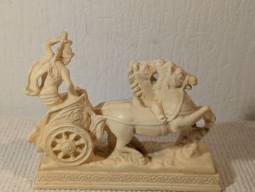 Statuette vintage aurige - d'un,