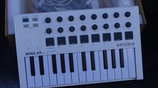 Contrôleur MIDI Arturia MiniLab MK2, 25 touches, 8 Pads, USB