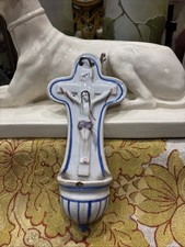 ancien benitier mural en