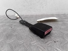 Attache ceinture avant gauche