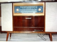 Meuble radio tourne disque - et,
