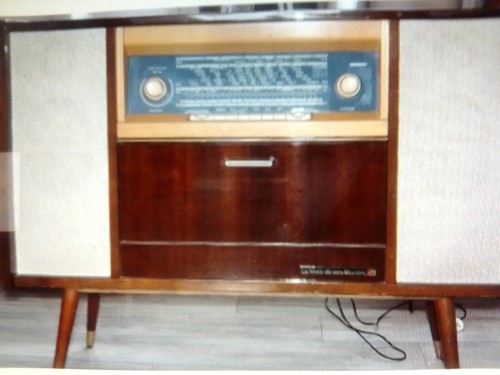 Meuble radio tourne disque - et,