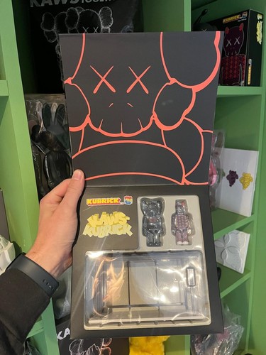 Kaws bus stop set - kaws, kubrick