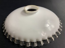 Abat-jour en opaline blanche fin XIXe début XXe