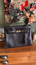 sac noir en cuir HEXAGONA 33 cm sur 25 cm style retro