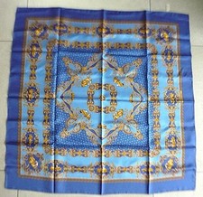 Carré de soie André-Claude