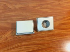 ARNOULD 1001  lot   1 interrupteur poussoir / 1 prise 2P+T coloris blanc /  gris