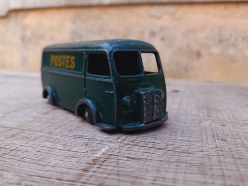 Voiture miniature ancienne - miniature,