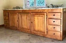 meuble lavabo deux vasques trois portes deux rangs de tiroirs massif .XX siècle.