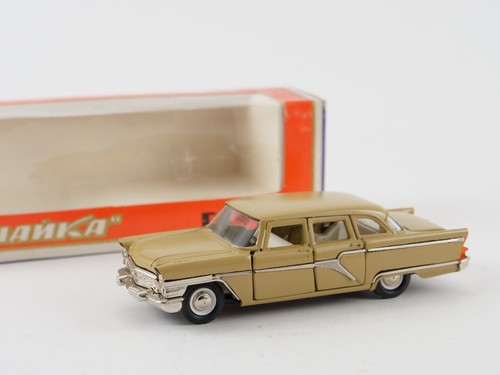 Voiture russe urss chaika gaz - chaika,