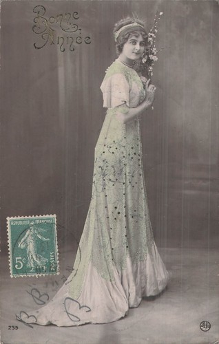 Bonne annee femme elegante - cp,