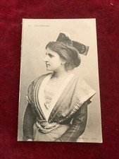 CPA costume N155 types d arlesienne