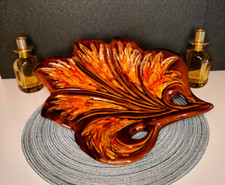 Plat, plateau, coupe à fruits en céramique en forme de feuille signé Vallauris